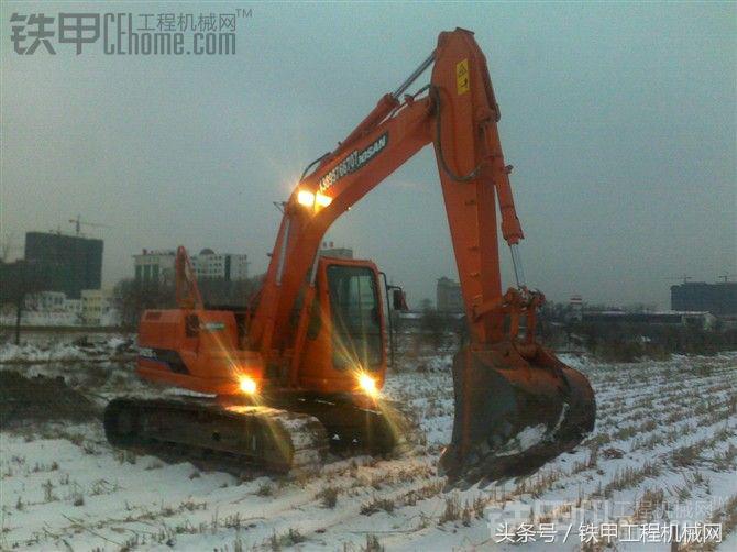 国产四大品牌挖掘机排行榜,性能比较好的几款挖掘机
