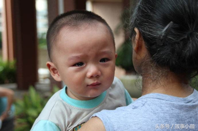 故事：后妈虐待孩子，去世的亲妈狠狠教育了她