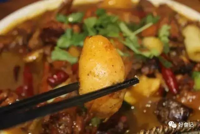 土豆和鸡一家亲，突然插了个杠子馍，这情况可就复杂了……