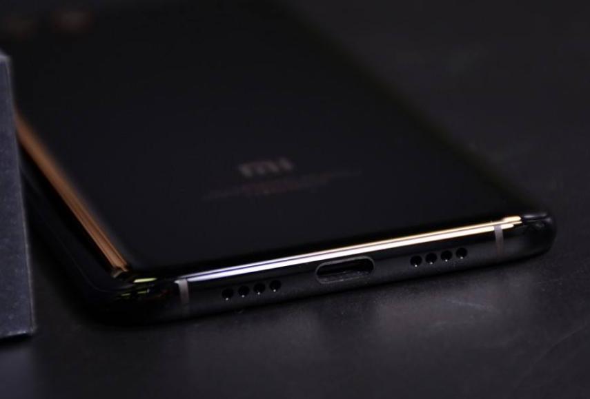 小米6陶瓷黑和亮黑,小米目前使用陶瓷机身的手机