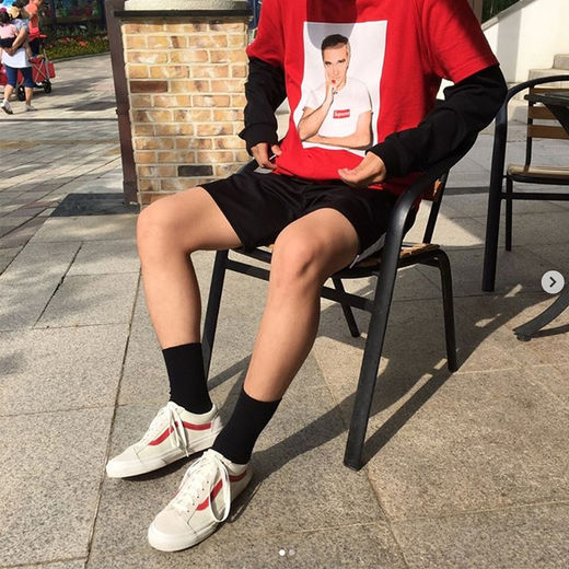 gd把这双vans活生生穿成新爆款,gd同款vans