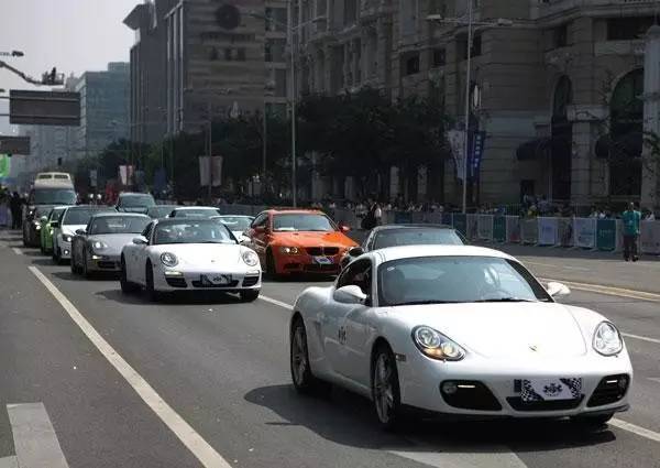 在这里，百万级别的奔驰宝马都是渣渣，这才是北京最牛的一条街