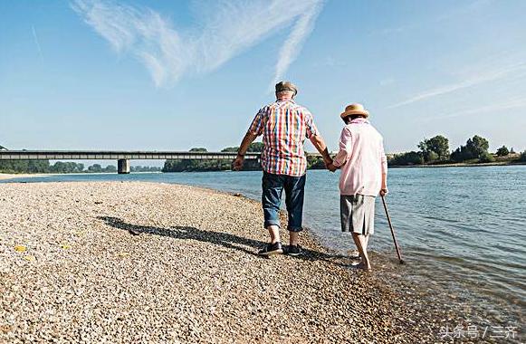 怎么看待年轻人不办婚礼,不办婚礼只办答谢丢人么