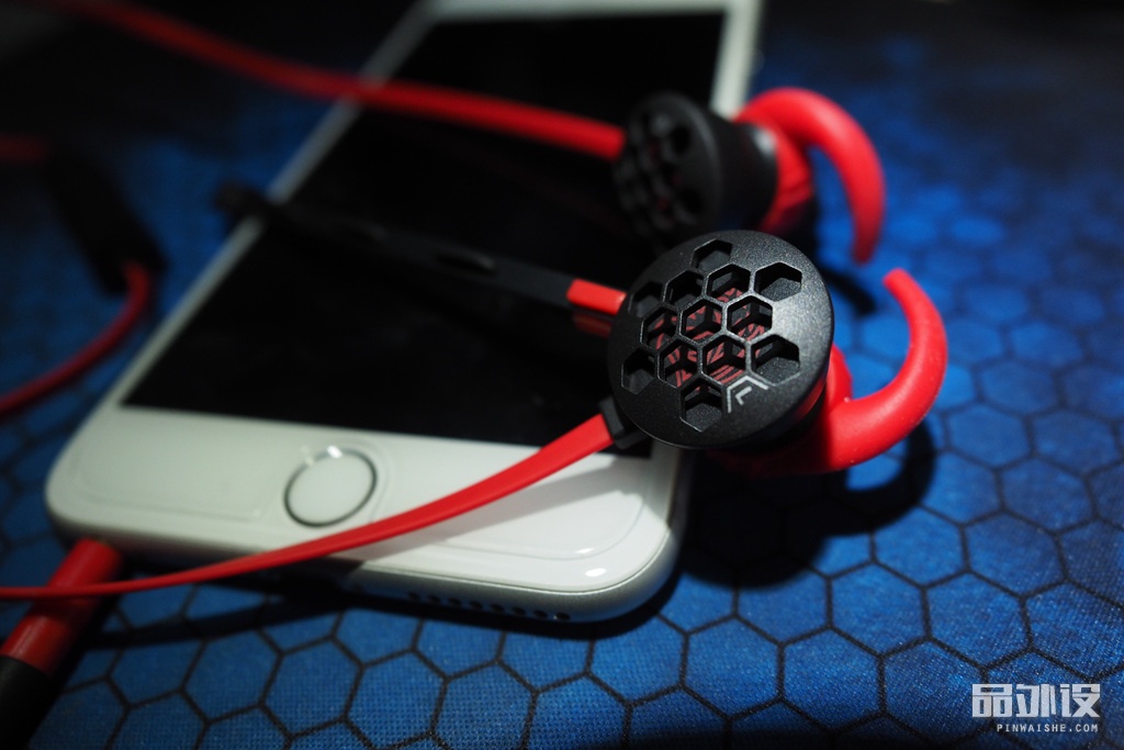TteSPORTS隐者PRO专业版入耳式游戏耳机评测