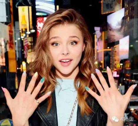 红绿搭配的美甲新年,同学会装b的最高境界