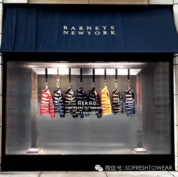 爆款羽绒服谁穿都好看,冬天穿什么颜色的羽绒服最好看