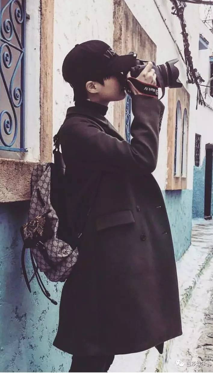 影后JulianMoore没有大牌架子，帅气的李宇春居然有点儿萌！「八九不离时髦」