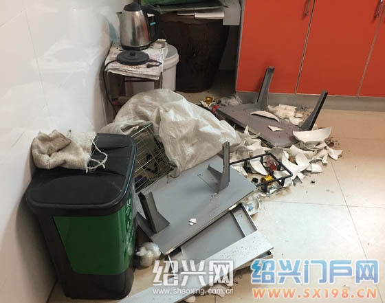 用集成灶炒菜突然爆炸,老人做饭时集成灶突然爆炸