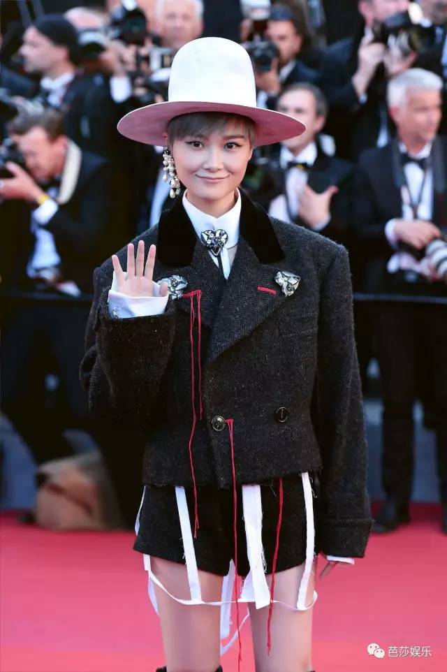 影后JulianMoore没有大牌架子，帅气的李宇春居然有点儿萌！「八九不离时髦」