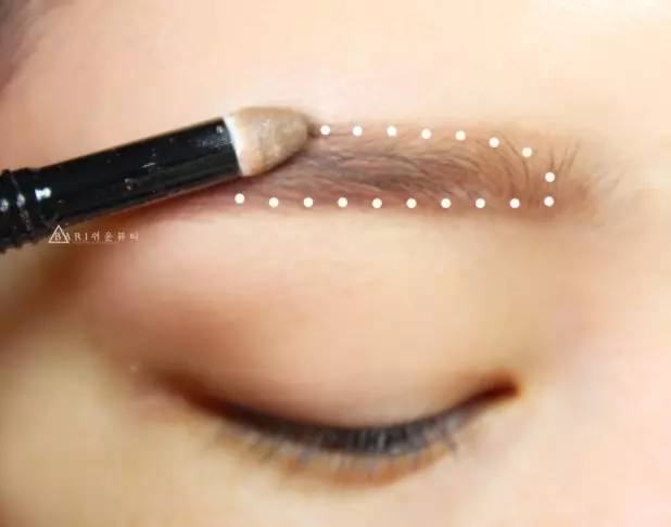 今年流行的眉形流星眉,一字眉什么样的眉形最好看