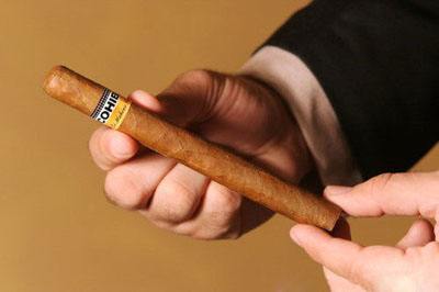 抽雪茄和抽烟感觉上有什么区别,抽雪茄和抽烟的区别是什么