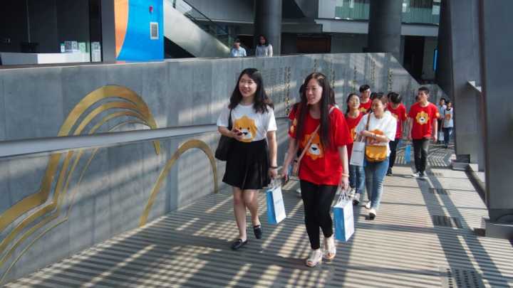 鑻忓畞鎬婚儴澶фゼ,闇囨捈鐩村嚮