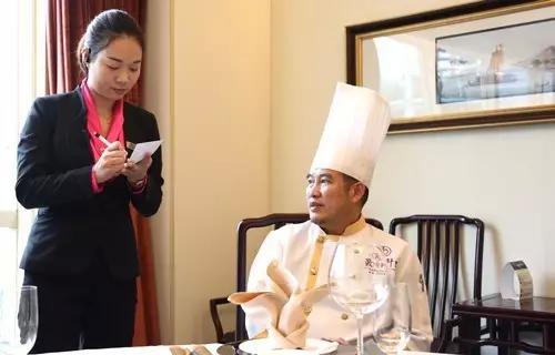 这个空降厨师,为何工资高过港厨?