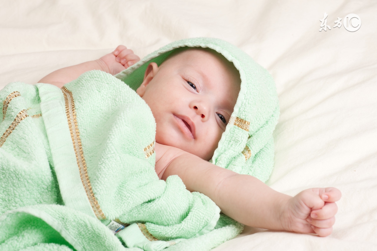 宝宝浴巾纱布好还是纯棉好,婴儿洗澡用纱布还是纯棉浴巾