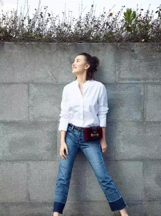 prada包包星巴克联名每家限量多少,prada女式包包价格及图片官网