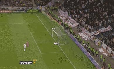 盘点绿茵场上精彩过人,比武打片还精彩的格斗比赛