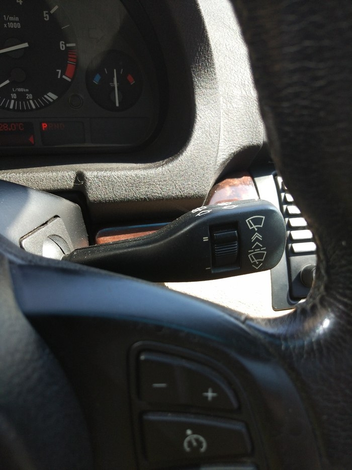 买宝马x53.0t真实油耗多少,老款宝马x530万公里能值多少钱