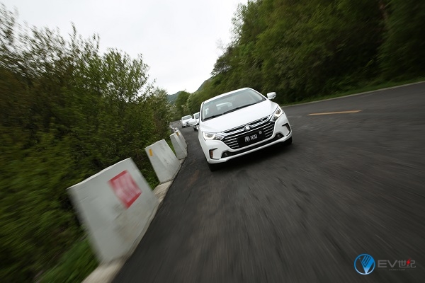 纯电续航1000公里比亚迪,比亚迪秦100混动模式续航