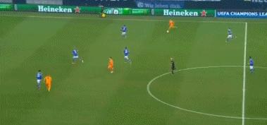 盘点绿茵场上精彩过人,比武打片还精彩的格斗比赛