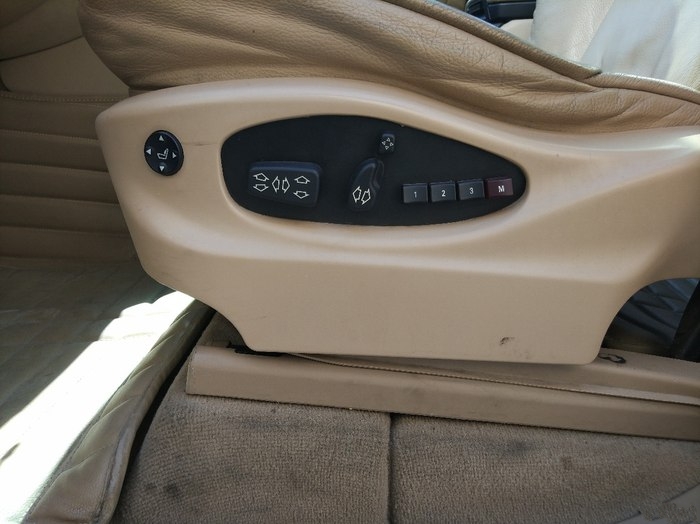 买宝马x53.0t真实油耗多少,老款宝马x530万公里能值多少钱