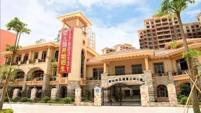 金山湖旁边新建的学校,金山湖教育基地