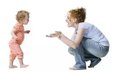 光屁股光脚丫，天热能给孩子大解放吗？