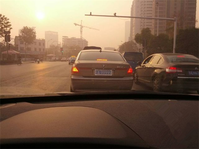 华中地区最大的几块车牌，都挂在豪车上，九五至尊就是牛！