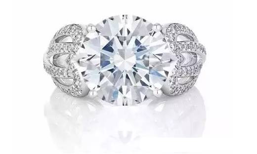 钻戒分数是主钻和碎钻一起算的吗,60分钻戒的寓意象征