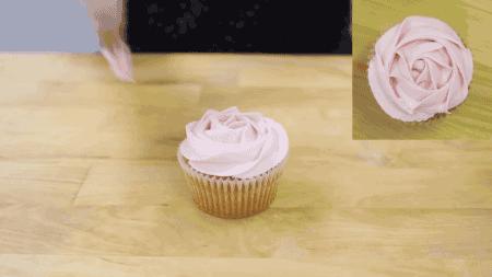 纸杯小蛋糕裱花零基础学习,十二个纸杯蛋糕需要多少奶油裱花