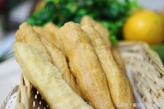 无矾香酥大油条怎么做的,在家轻松做出酥脆好吃的大油条