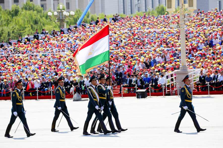 这国兵力1.5万人,参加过93阅兵,如今要成美俄争夺点