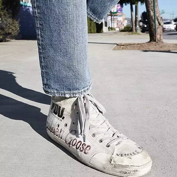 帆布鞋大牌匡威,范斯和匡威帆布鞋哪个好