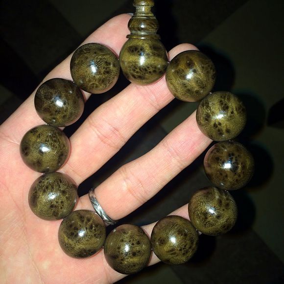 金丝楠木手串值不值得玩,真正金丝楠木手串价位一般是多少