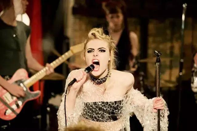 19岁爆红好莱坞女星,好莱坞巨星戛纳电影节红毯