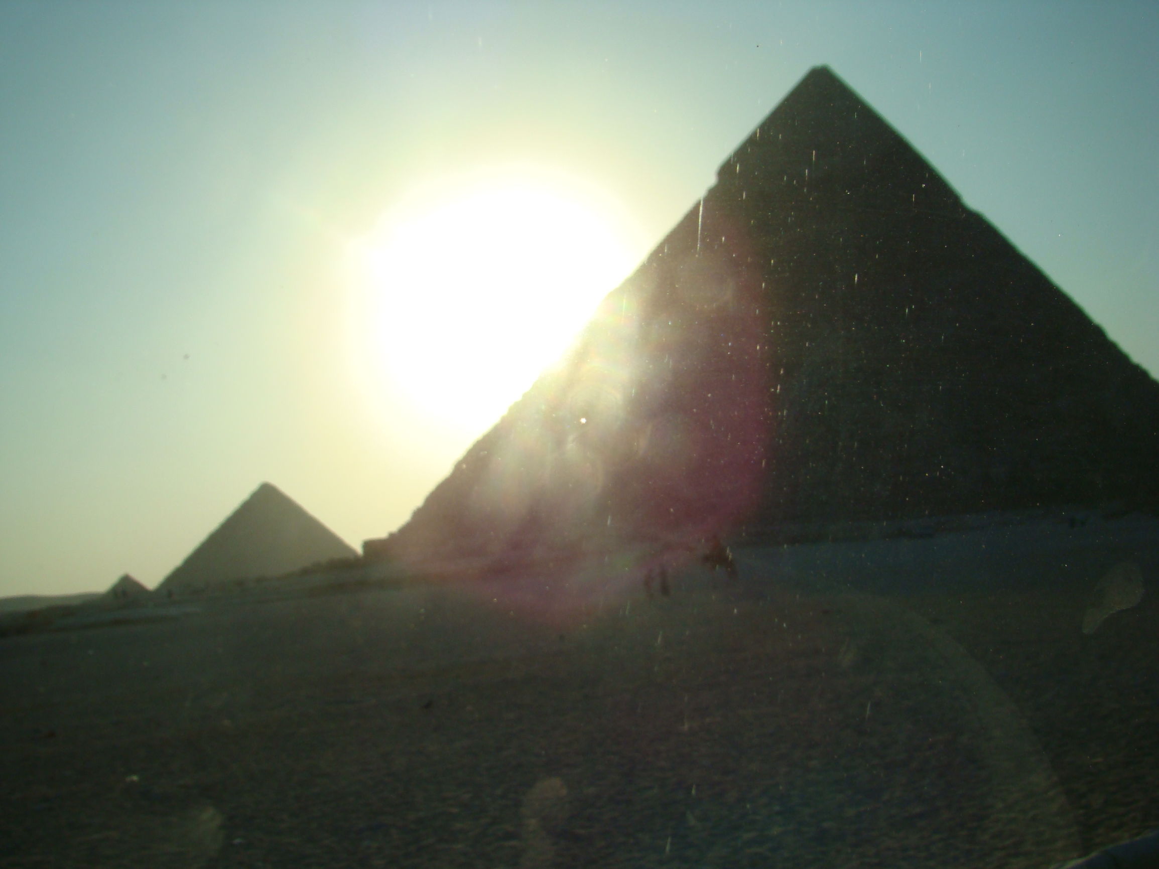 埃及三大著名的金字塔,埃及金字塔探秘纪录片