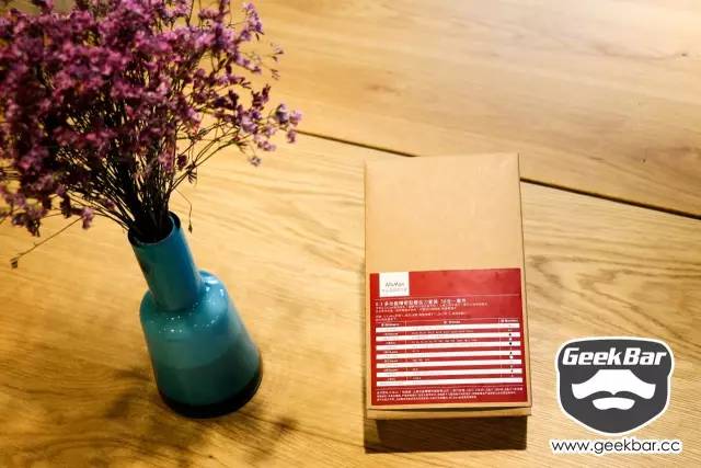 一套12合一的螺丝刀,一套小的螺丝刀