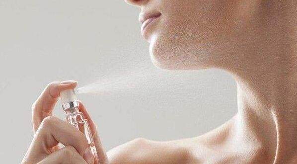 孕六个月闻香水对胎儿有危害吗,孕妇闻香水对胎儿有影响吗