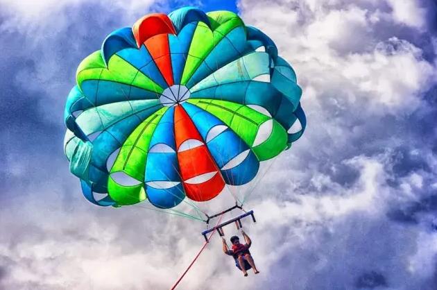 菲律宾靠近马尼拉好玩的地方,菲律宾离中国最近的岛