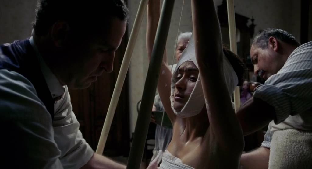 丈夫生性“贪色”,妻子竟不离不弃!艺术家的思维猜不透啊!