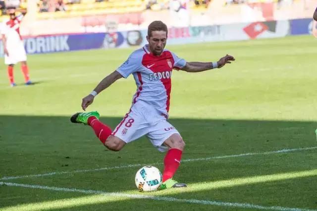 他们都穿什么篮球鞋,他们穿什么衣服翻译