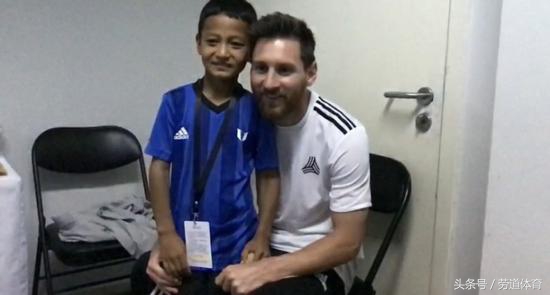 梅西给所有人的青春画上了句号,梅西中国行国足青少年