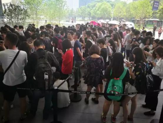 排队三个小时限购一杯,排队1小时买的喜茶