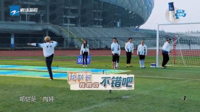 鹿晗给热巴撩头,热巴鹿晗高甜瞬间