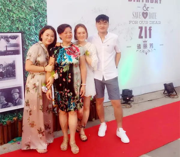 友信国际贸易有限公司周佳,铿锵玫瑰经历风雨