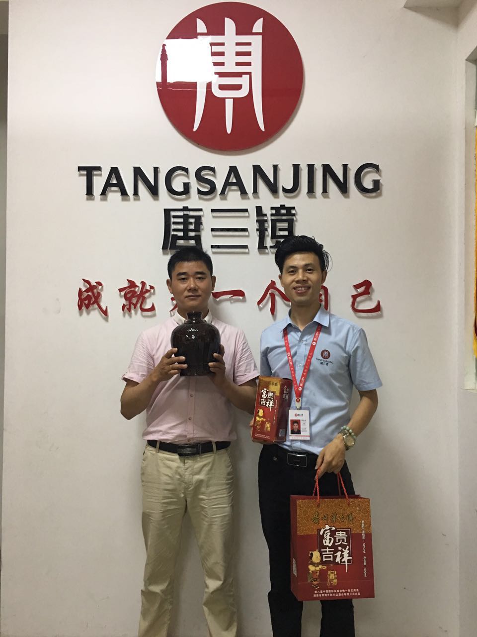 一个不起眼的家庭小酒坊竟然有这么大的来头