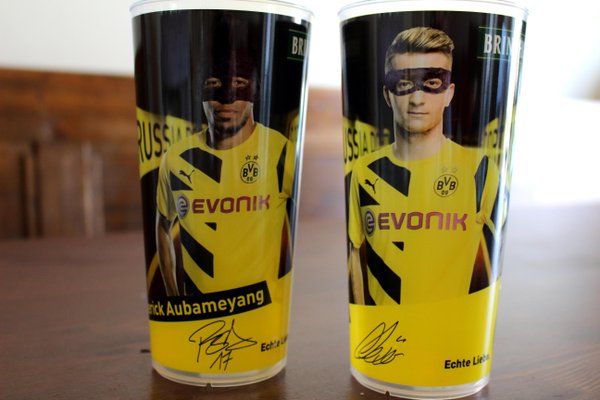 多特蒙德被谁淘汰,多特蒙德丢冠军拜仁球迷