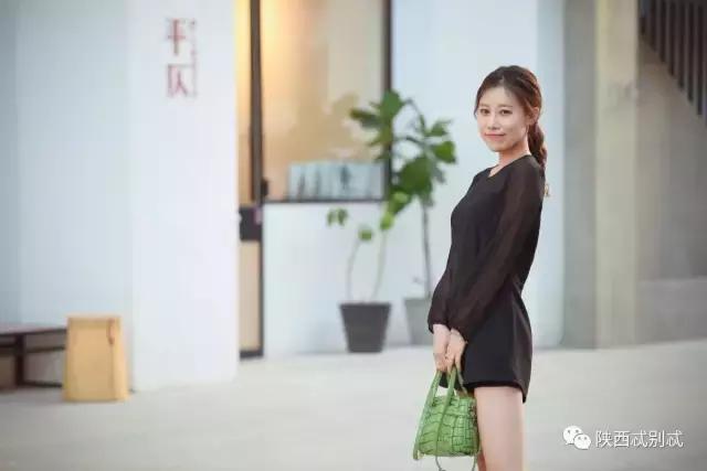 偶遇美女西安,偶遇红衣美少女