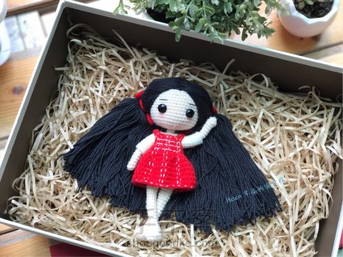 Helen老师简单几步教你做出一个萌萌的钩编娃娃