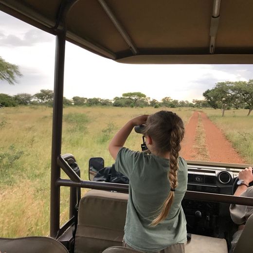 贝克汉姆一家非洲旅行，与小七温馨亲嘴被网民批评「有点变态」！