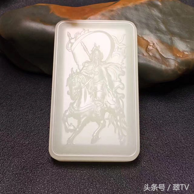 假如用珠宝翡翠来打游戏，卡牌：人头可以送，技能不能放